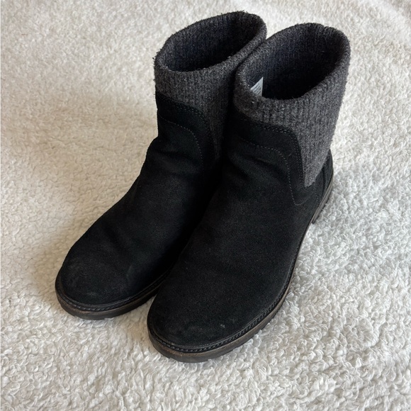 Women's L.L. Bean East Point Suede Chelsea Boot - Picture 3 of 8
